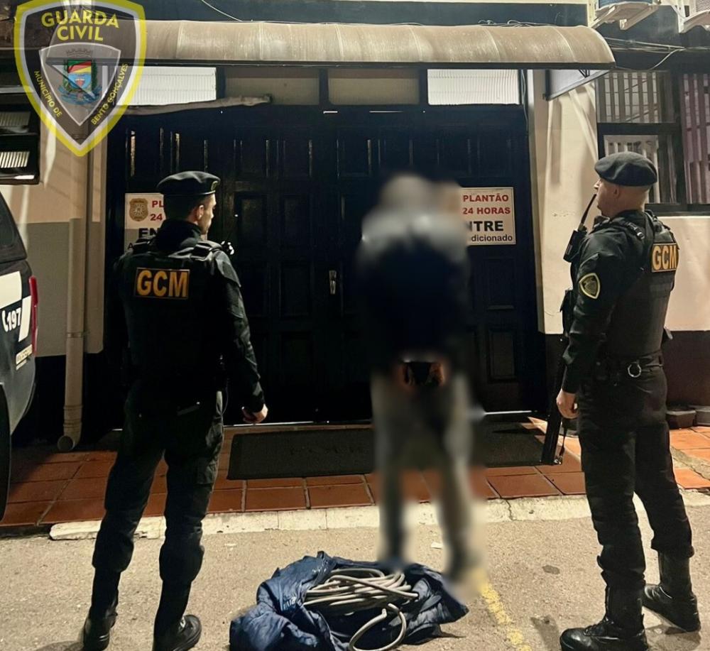 Indivíduo é preso por furto de cabos de luz no bairro Cidade Alta, em Bento Gonçalves