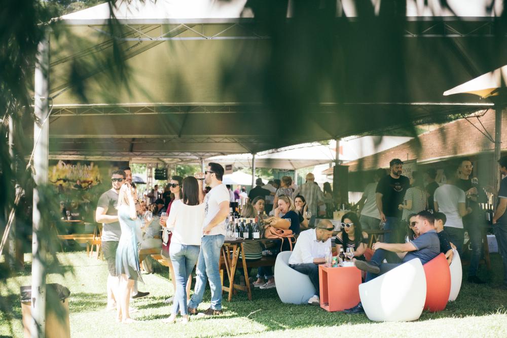 O evento contará com a presença de mais de 30 estabelecimentos no centro histórico do Vale dos Vinhedos, a partir das 10h. Registro da edição de 2018. Crédito: Divulgação/Daniela Radavelli