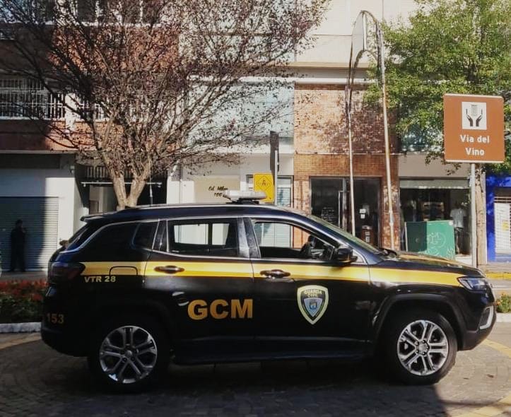 Mulher é presa após furtar loja no Centro de Bento Gonçalves
