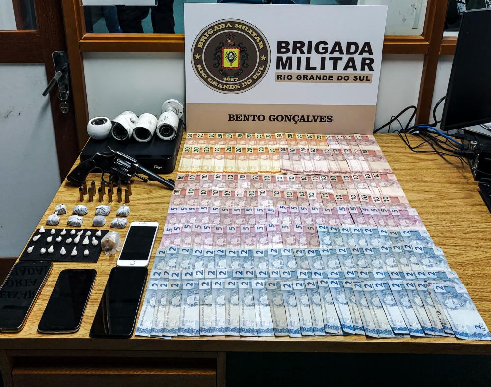 Proprietário de lanchonete é preso com porções de maconha e crack no bairro Borgo