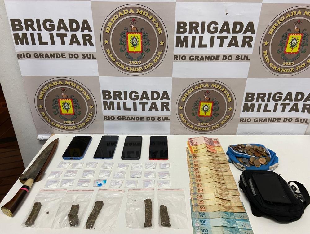 Brigada Militar prende homem com drogas e mil reais em espécie em Farroupilha