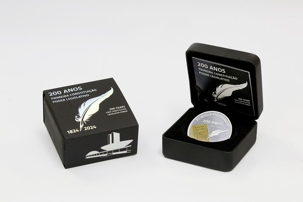 Exemplo de uma das moedas comemorativas lançadas pelo BC.