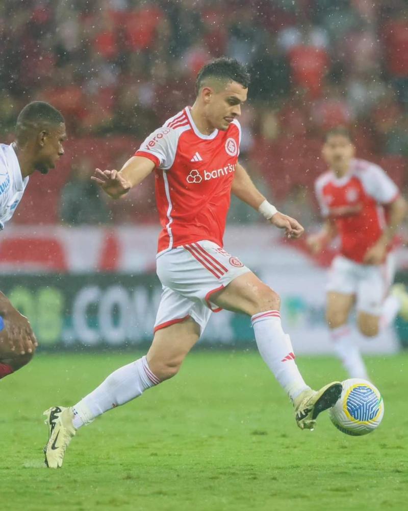 Atacante Borré perdeu gols, mas demonstrou muita vontade na partida - Foto: Internacional/Divulgação 