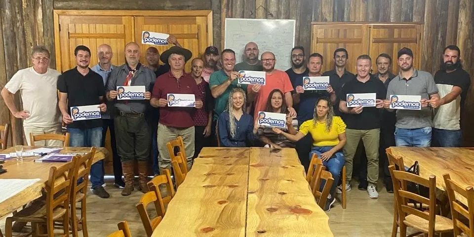 Moacir Camerini e os pré-candidatos a vereador do Podemos - Foto: Divulgação