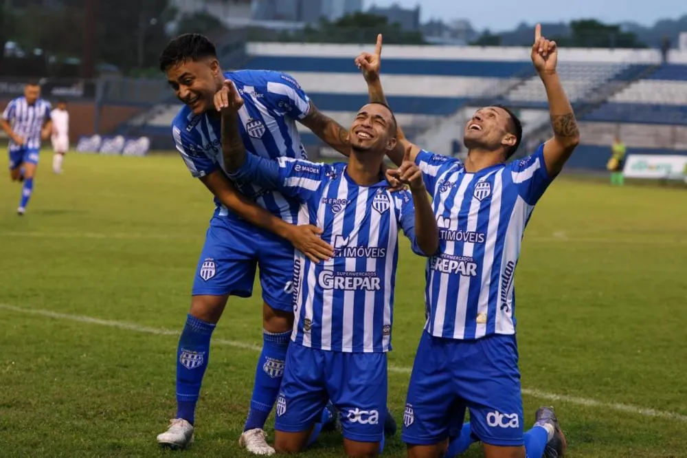 Esportivo aplica goleada e volta a vencer na Divisão de Acesso