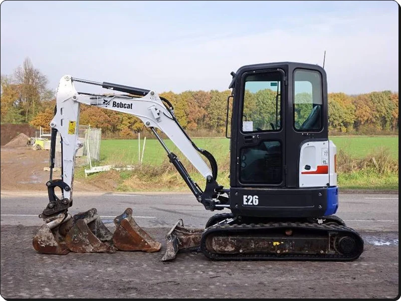 Miniescavadeiras, chamadas bobcats, devem auxiliar na retirada de entulhos dos deslizamentos - Foto: Divulgação