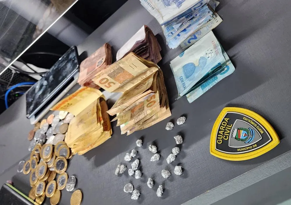 Agentes da GCM agiram rapidamente e tiraram dois traficantes das ruas - Foto: GCM/Divulgação