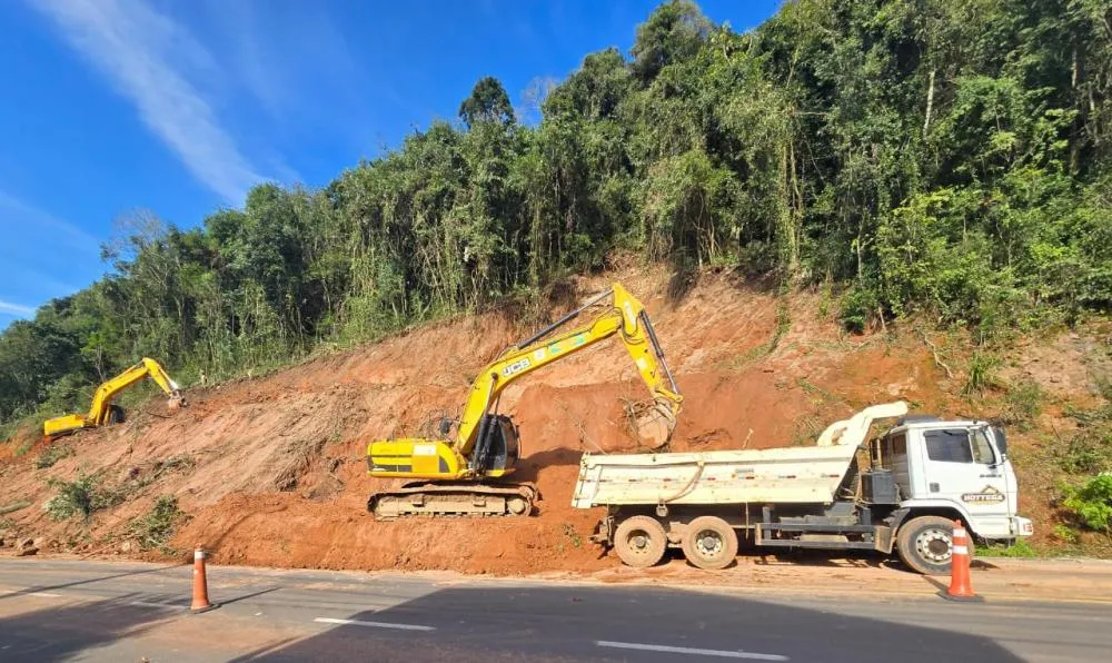 Prefeitura de Bento realiza obra para evitar deslizamentos na Aristides Bertuol