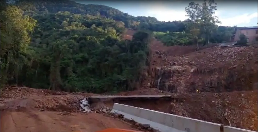 Destruição da rodovia foi gigantesca ao longo de 24 quilômetros - Foto: Reprodução