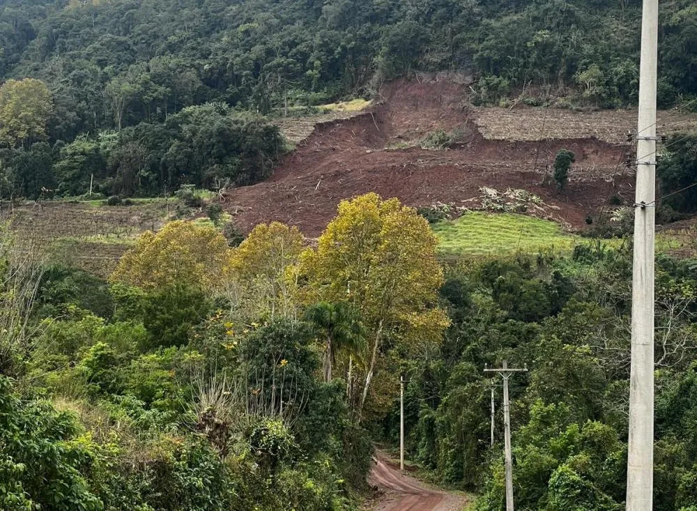 Foram identificadas diversas áreas de risco de deslizamento nas localidades do interior - Foto: Eduarda Rosolen/NB Notícias
