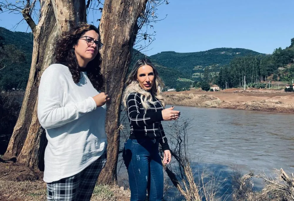 Deputada Denise Pessôa (de branco) esteve em várias cidades atingidas no RS - Foto: Mariana Ávila/Divulgação