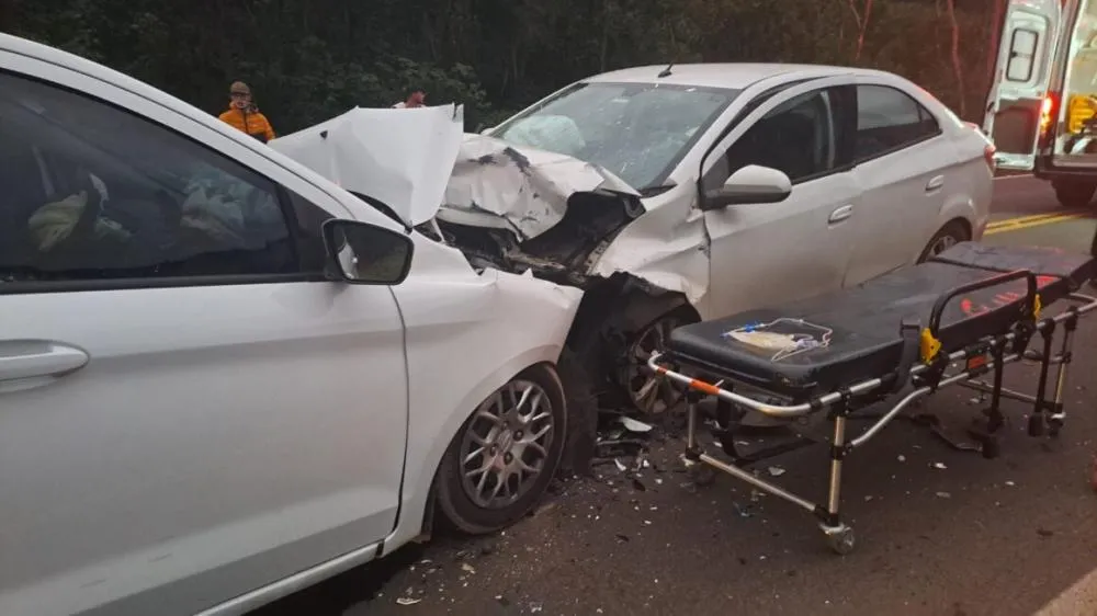 Acidente com dois veículos deixa um morto e três feridos na ERS 446