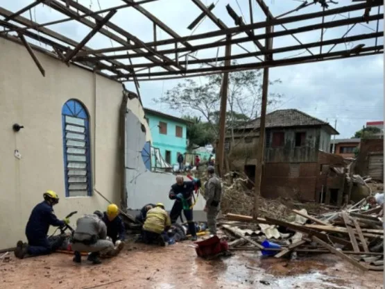 Apesar da gravidade do desabamento, voluntários não ficaram feridos gravemente - Foto: Divulgação