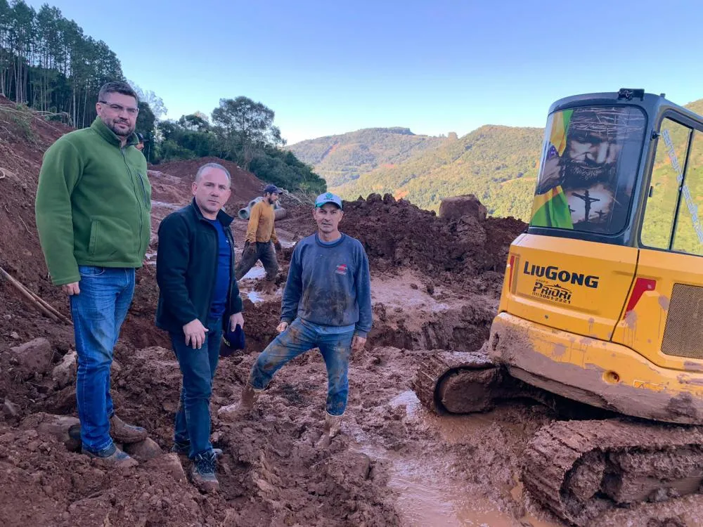 Mais de 30 frentes de trabalho estão sendo realizadas no interior de Bento - Foto: Caroline Morás Basso/CIC-BG/Divulgação