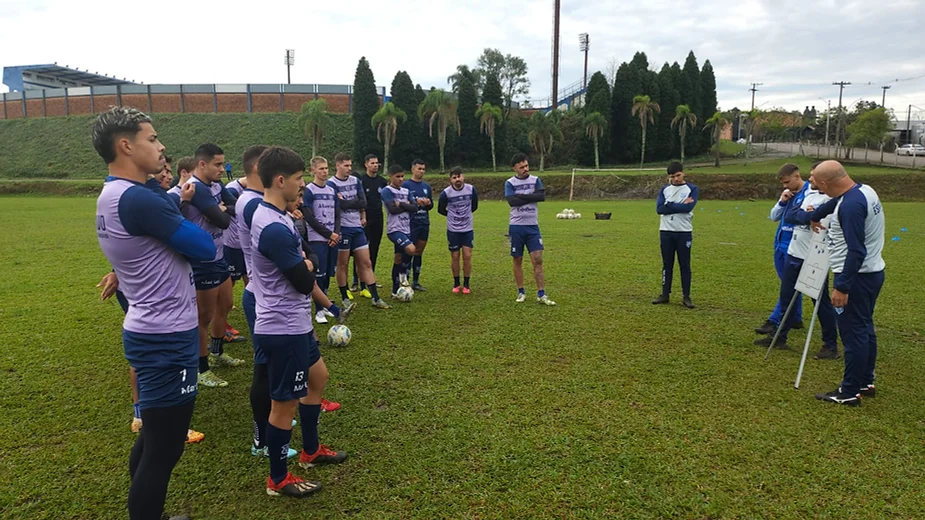 Grupo de jogadores perdeu o goleiro Robalo e o volante Kaio Leão - Foto: Divulgação