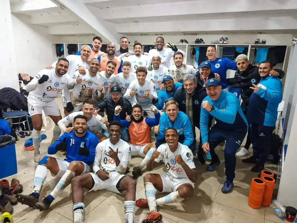 Jogadores do Glória comemoraram muito mais uma vitória na Divisão de Acesso