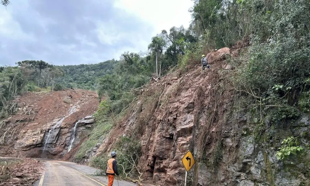Trabalhos na BR-470 continuam para estabilizar o terreno - Foto: DNIT/Divulgação
