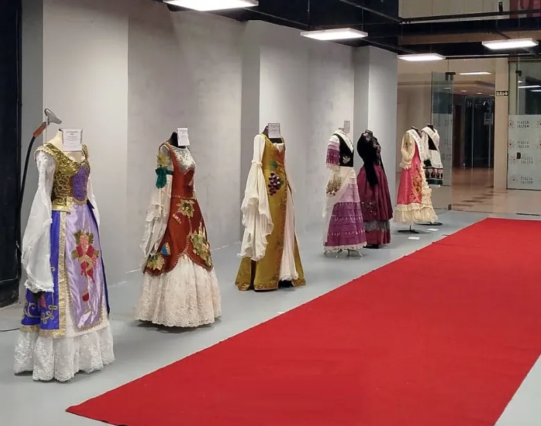 Trajes de todas as soberanas contam 60 anos de história da Fenavinho
