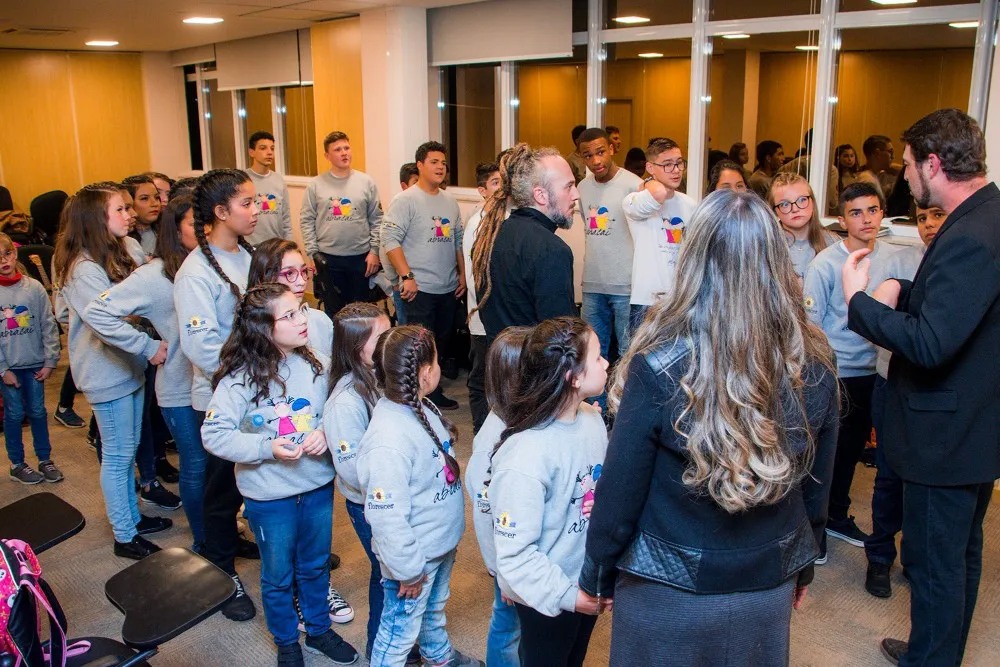 Crianças atendidas pela Abraçaí são as grandes beneficiadas do desfile - Foto: Abraçaí/Divulgação