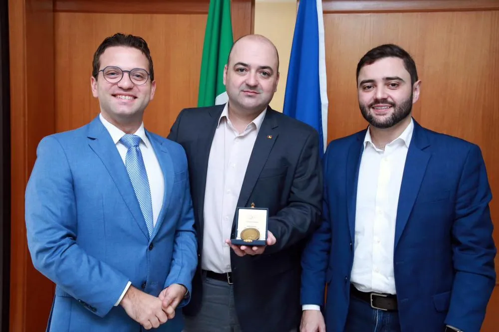 Consulado da Itália presta reconhecimento à Defesa Civil gaúcha