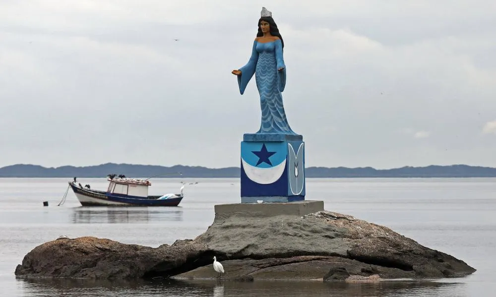 Pastor acredita que areia da praia em Sepetiba, no litoral carioca, vai virar lama por causa de estátua de Iemanjá - Lu Lacerda/Divulgação