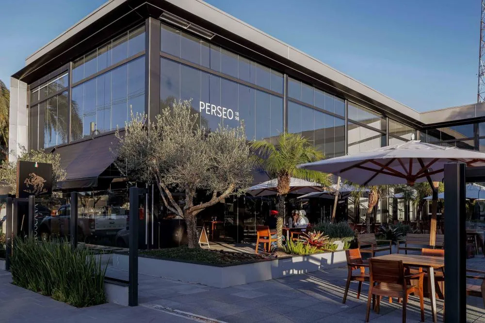 Com pratos a partir de R$ 39, novo restaurante inaugura em Bento Gonçalves