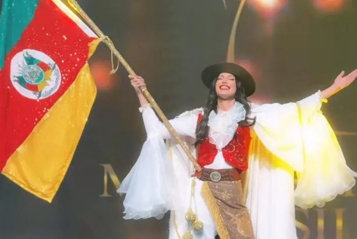 Candidata gaúcha surpreendeu ao entrar pilchada no desfile de traje típico - Fotos: Miss Grand Brasil/Divulgação