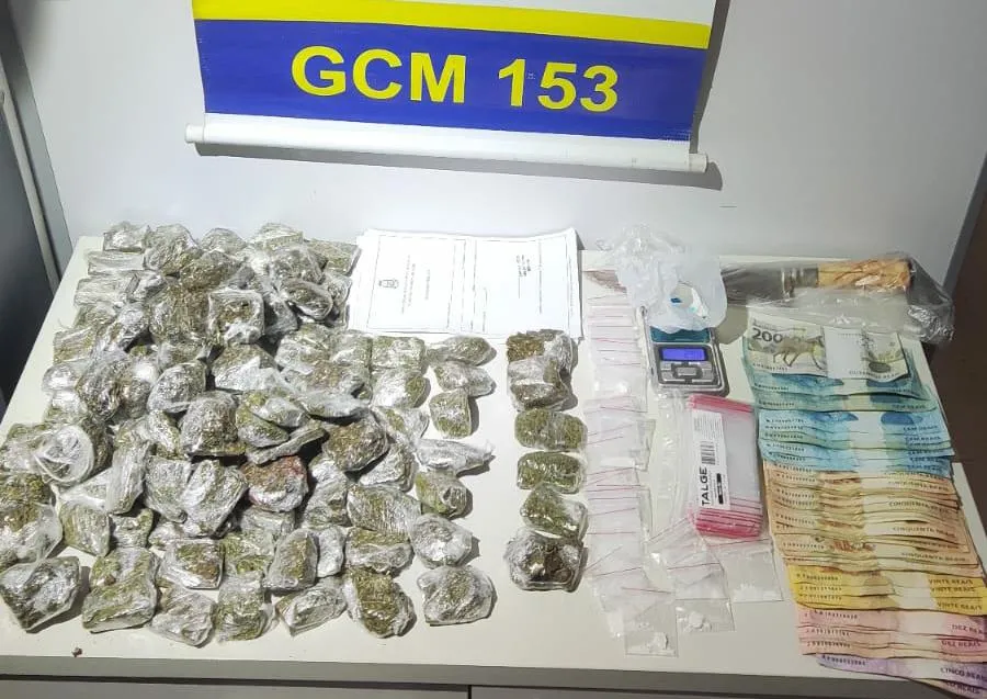 Acusada de esfaquear mulher de 33 anos seria a responsável por esconder drogas e dinheiro no imóvel - Foto: GCM/Divulgação