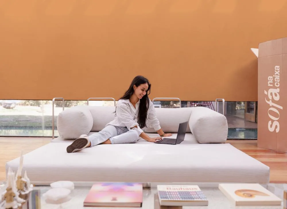 Empresa oferece R$ 14 mil para você testar sofá-cama por 30 dias