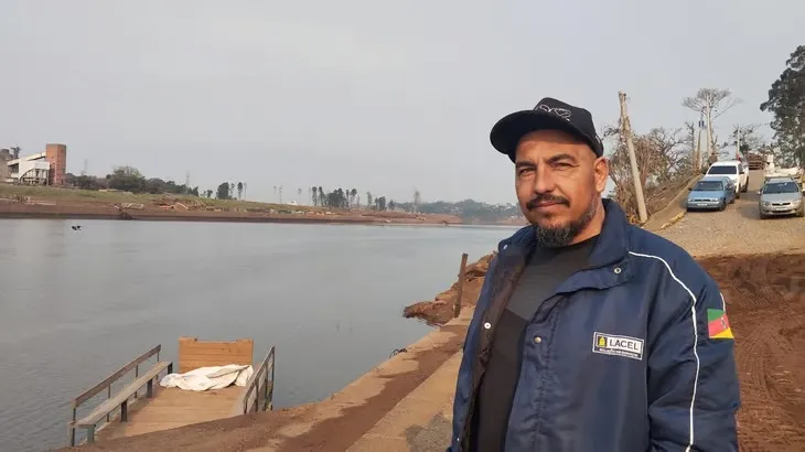 Jander Heberle acredita que as embarcações serão retiradas em três dias - Foto: Luís Fernando Wagner/Rádio Independente/Divulgação