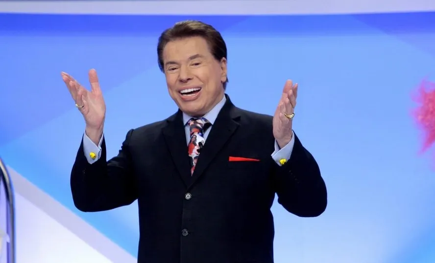 Silvio Santos ficou mais de 60 anos entretendo a família brasileira com suas "colegas de trabalho" - Foto: Divulgação