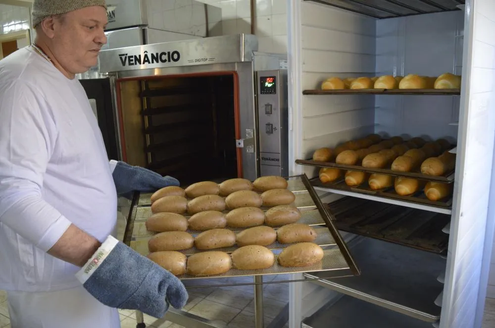 Lar do Ancião passa a produzir os pães consumidos pelos idosos