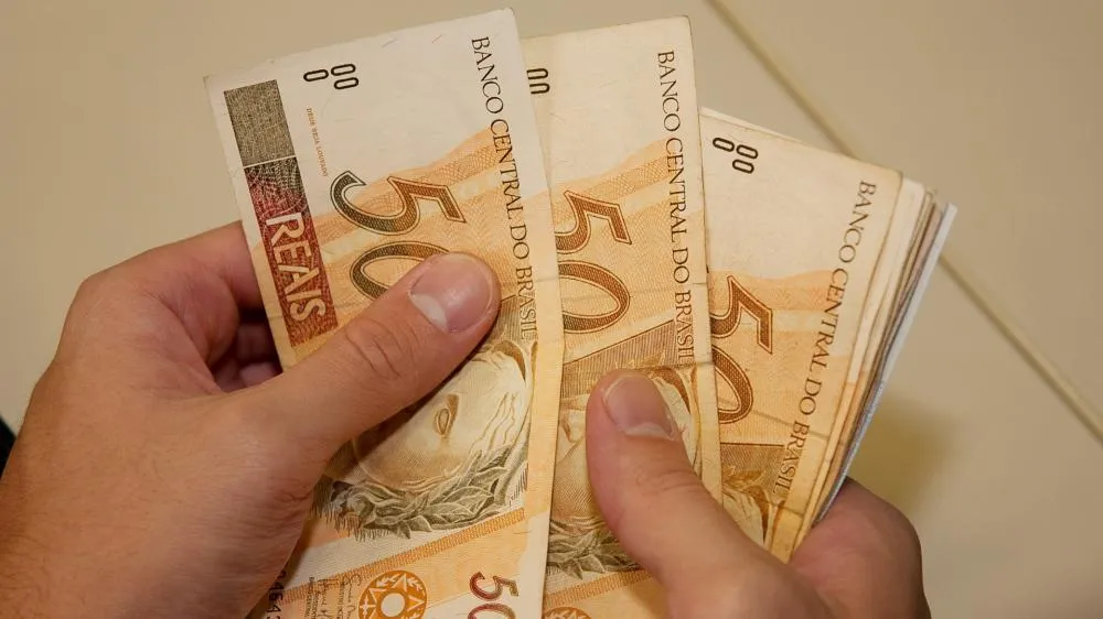 Governo Federal anuncia bolsa de R$ 4,5 mil a artistas culturais do RS