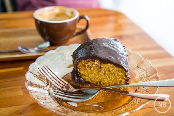 Bolo de cenoura sem glúten feito no liquidificador