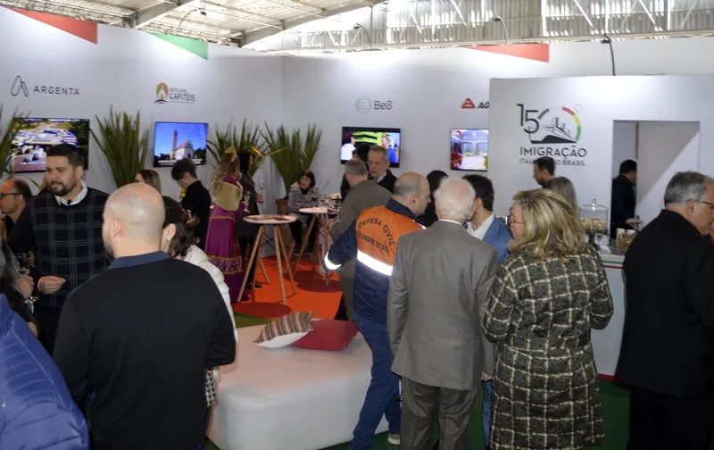 Equipes explicaram o roteiro aos visitantes no espaço do Consulado da Itália - Foto: Barbara Salvatti/Exata Comunicação