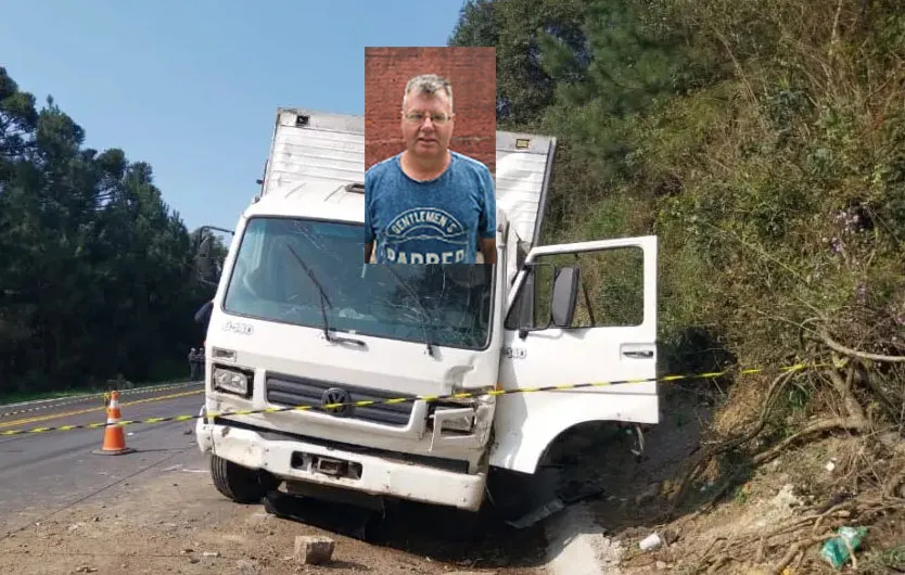 Homem morre em acidente de trânsito com três veículos na RSC-453