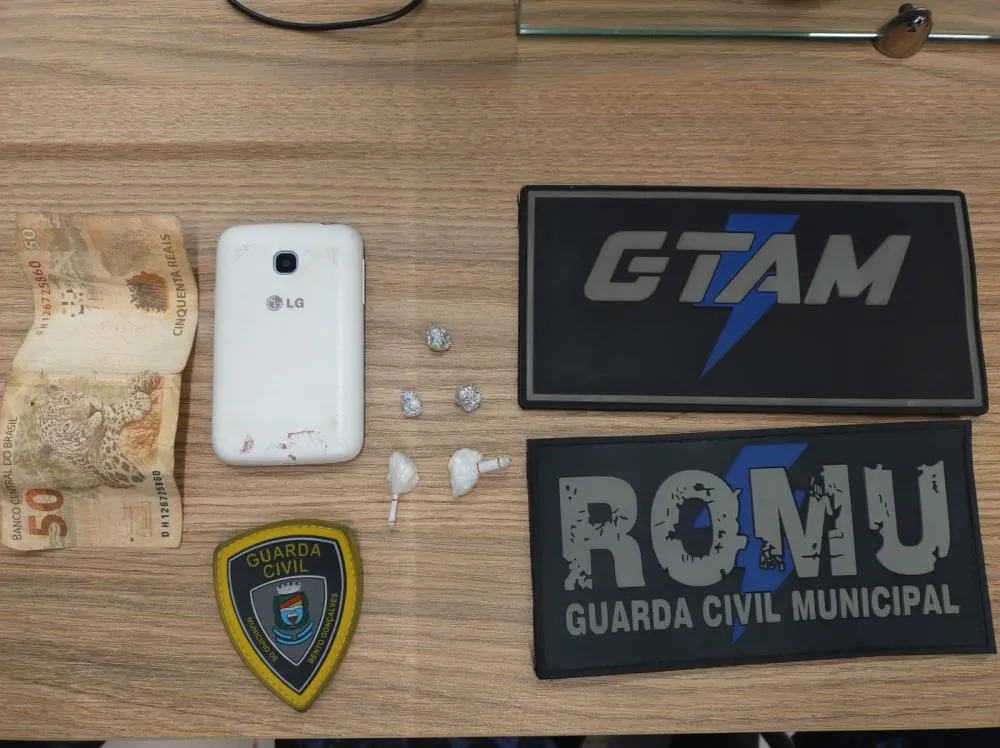 Agentes da GCM prendem mulher por tráfico em Bento Gonçalves