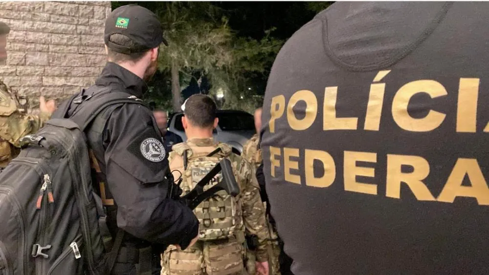 Polícia Federal faz operação contra lavagem de dinheiro na Serra