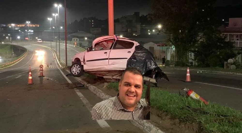 Carro colide violentamente em poste e deixa um morto na RSC-453
