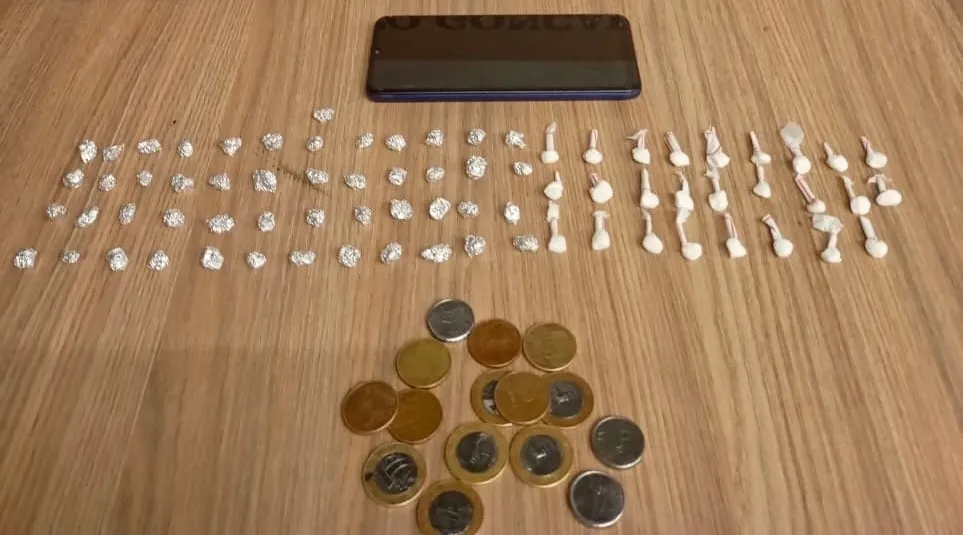 Homem é preso com pedras de crack e pinos de cocaína em Bento Gonçalves