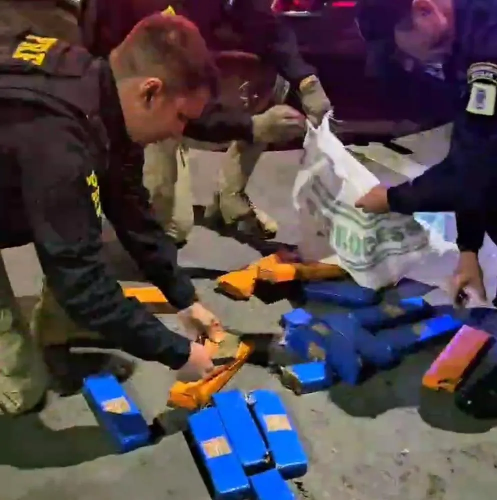 Casal é preso com 14 quilos de maconha após fugir da PRF