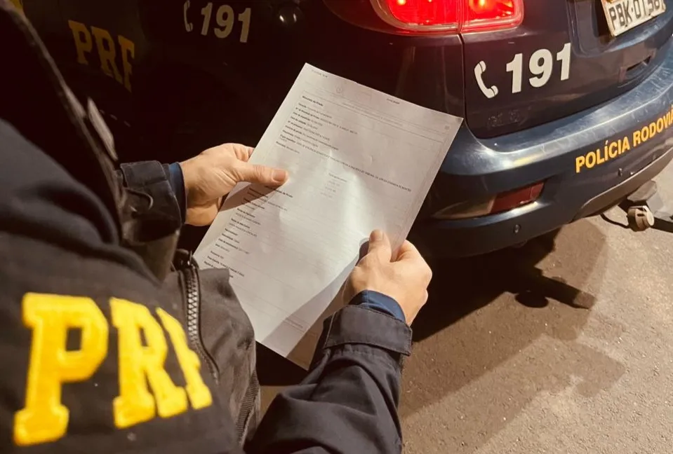 Agentes da PRF prendem homem foragido por homicídio