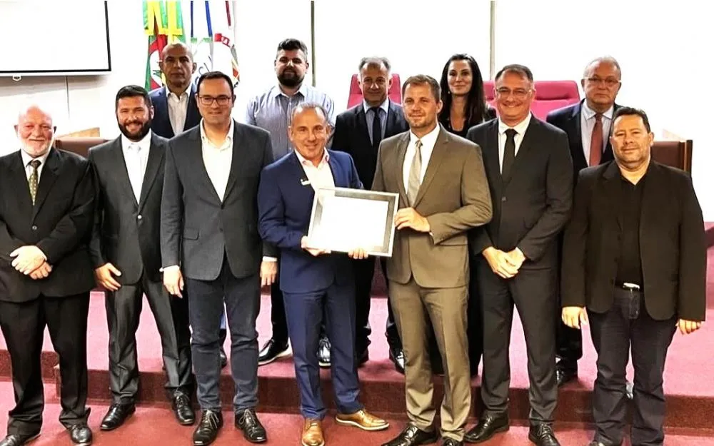 Presidente Carlos Lazzari recebeu a Portaria de Louvor e Agradecimento - Foto: Divulgação