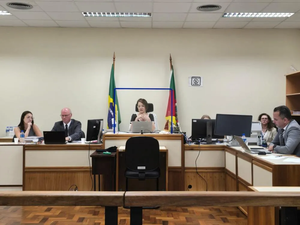 Homem é condenado a mais de 19 anos de prisão por feminicídio em Bento