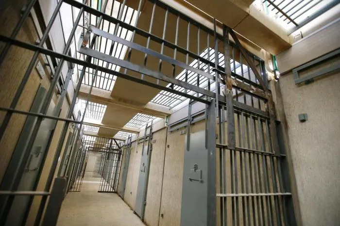 Detenta sem direito a visita íntima fica grávida dentro da penitenciária de Bento