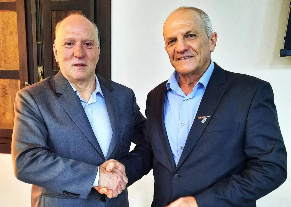 Presidente do TRT4, Ricardo Hofmeister, parabenizou o presidente Renê pelo trabalho realizado na cooperativa - Foto: Camila Ruzzarin/Divulgação