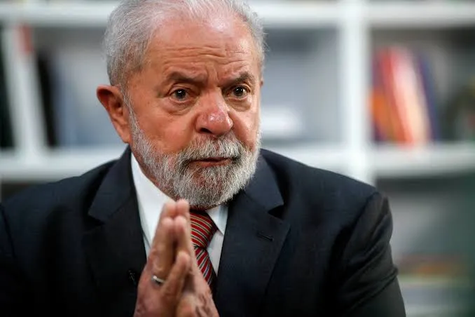 Presidente Lula passa por cirurgia em São Paulo e está na UTI do hospital