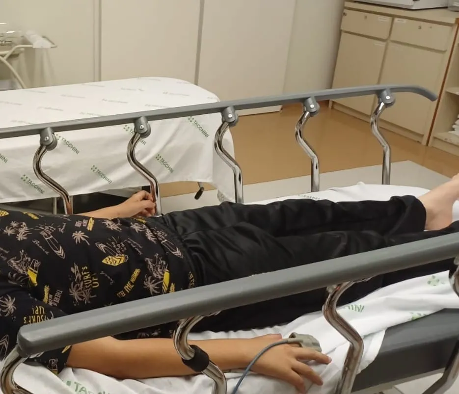 Menino passou a noite no hospital e se recupera em sua casa 