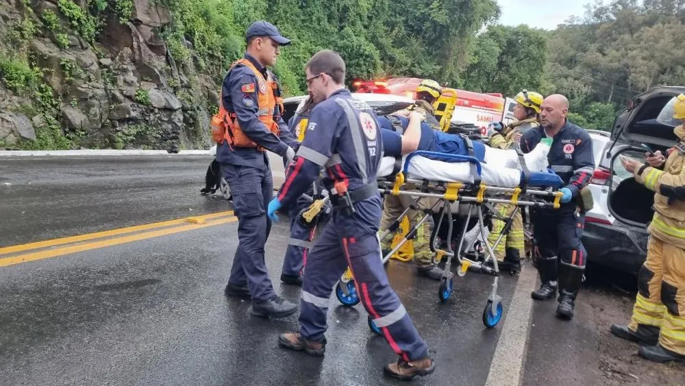 Um dos motoristas feridos sofreu lesões na região do tornozelo - Foto: Rádio Difusora/Divulgação