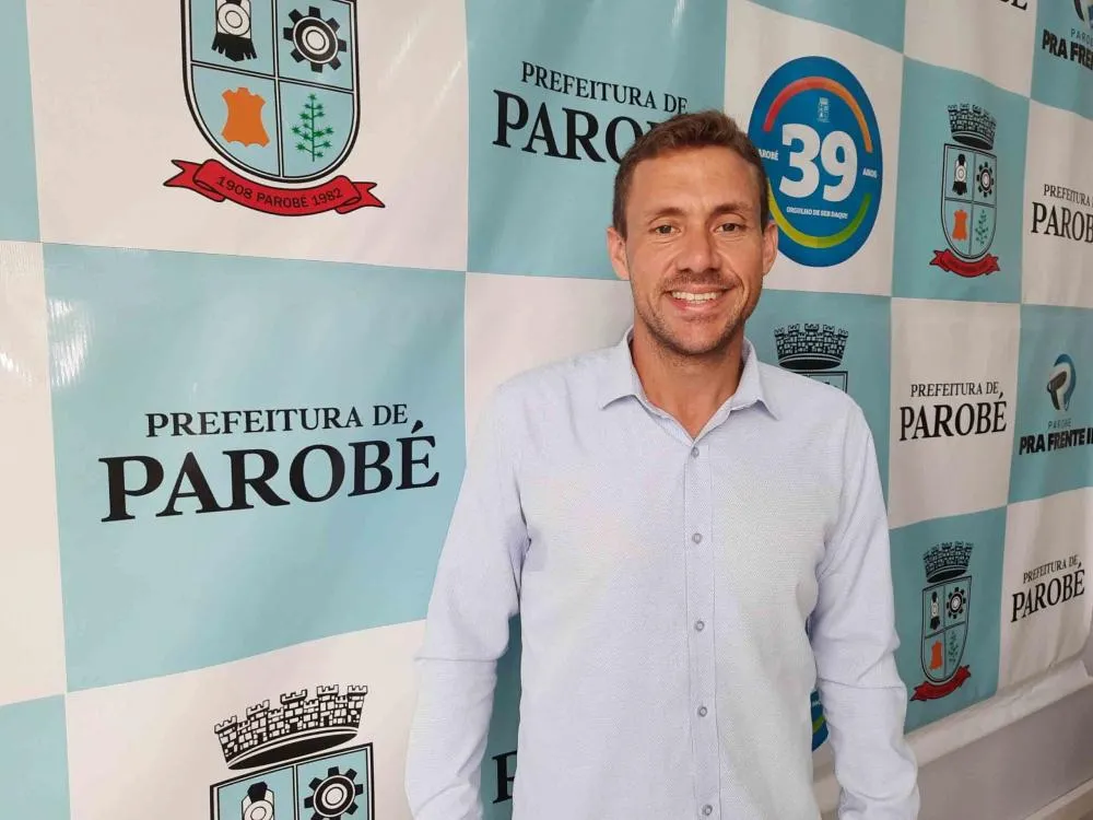 Prefeito é acusado de associação com facção criminosa em troca de votos